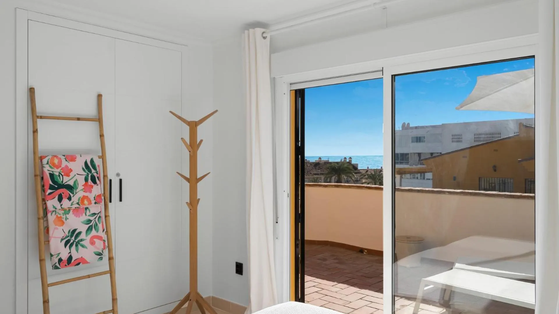 Penthouse Apartment In Benalmadena Costa, Beach - Seaview - Pool - 40M2 Private Terrace - One Bedroom - Sleeping Alcove 0*,  Spain