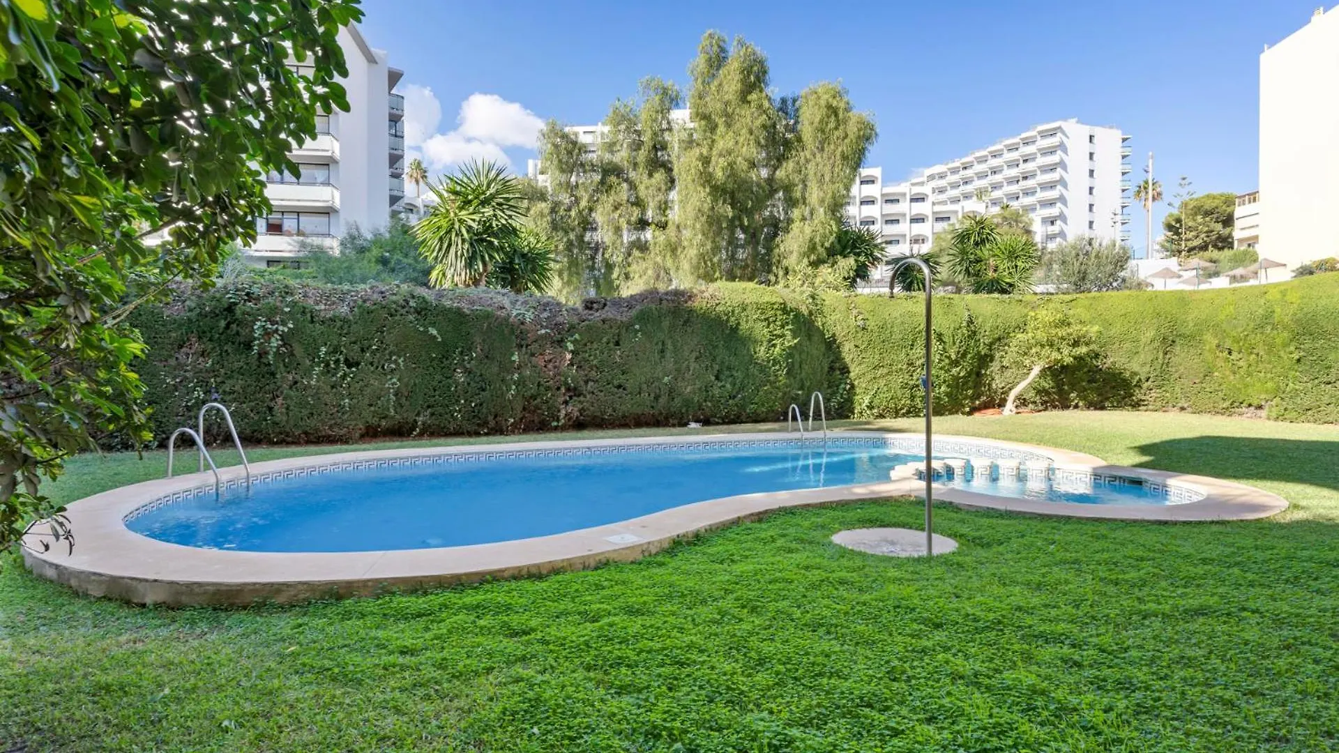 Tatil Evi Penthouse Apartment In Benalmadena Costa, Beach - Seaview - Pool - 40M2 Private Terrace - One Bedroom - Sleeping Alcove İspanya