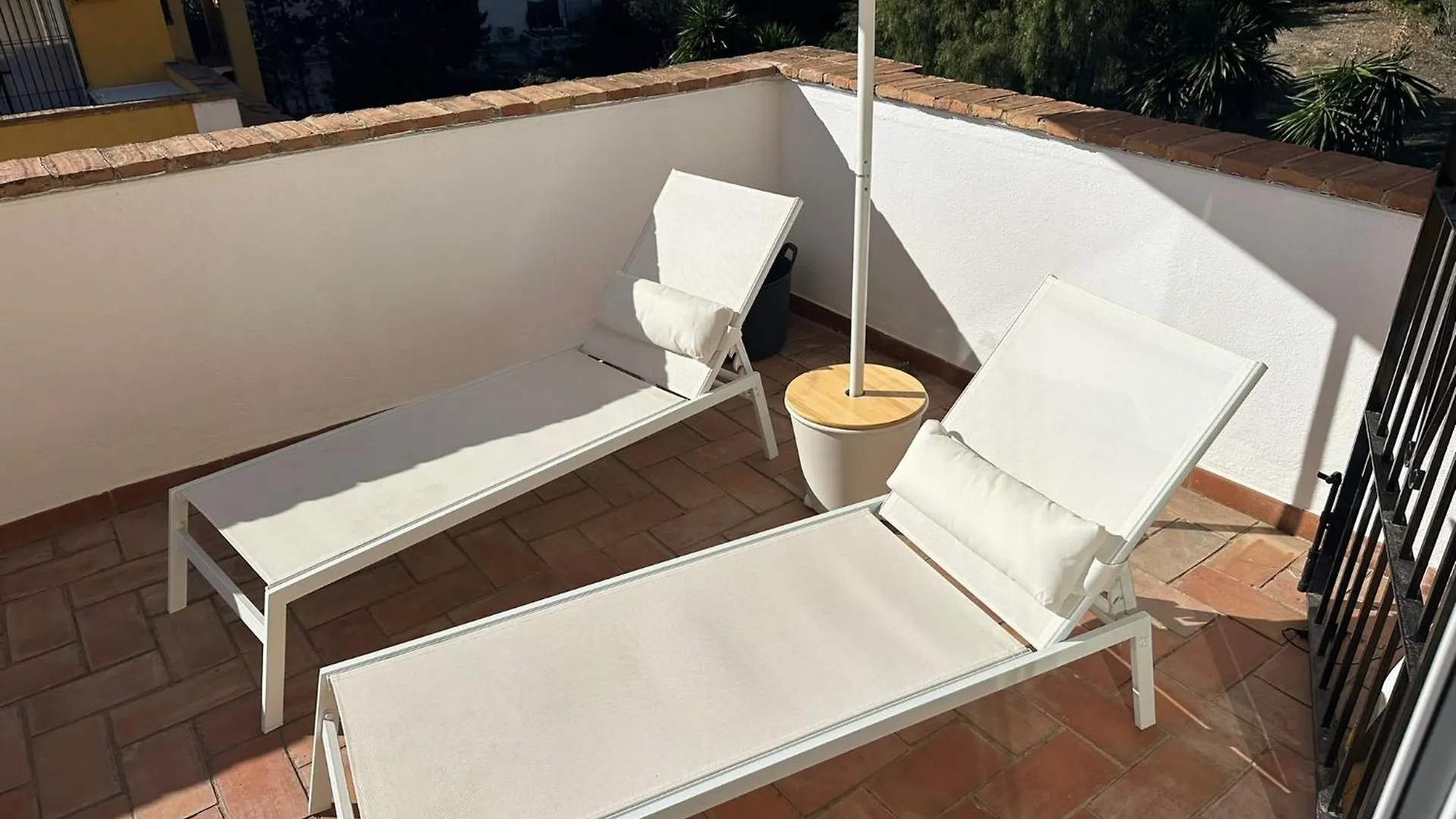 Tatil Evi Penthouse Apartment In Benalmadena Costa, Beach - Seaview - Pool - 40M2 Private Terrace - One Bedroom - Sleeping Alcove
