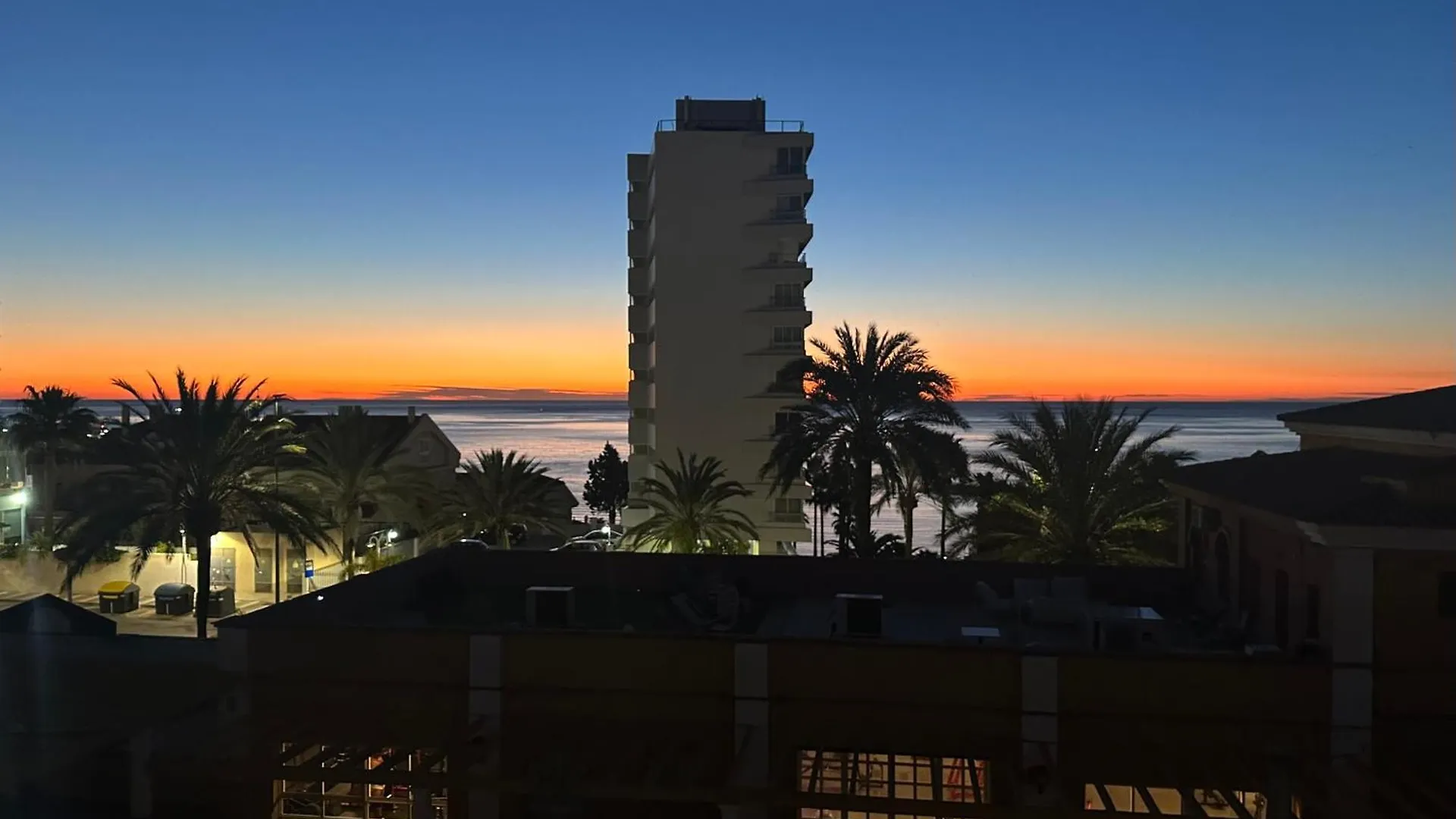 Penthouse Apartment In Benalmadena Costa, Beach - Seaview - Pool - 40M2 Private Terrace - One Bedroom - Sleeping Alcove 0*,  İspanya